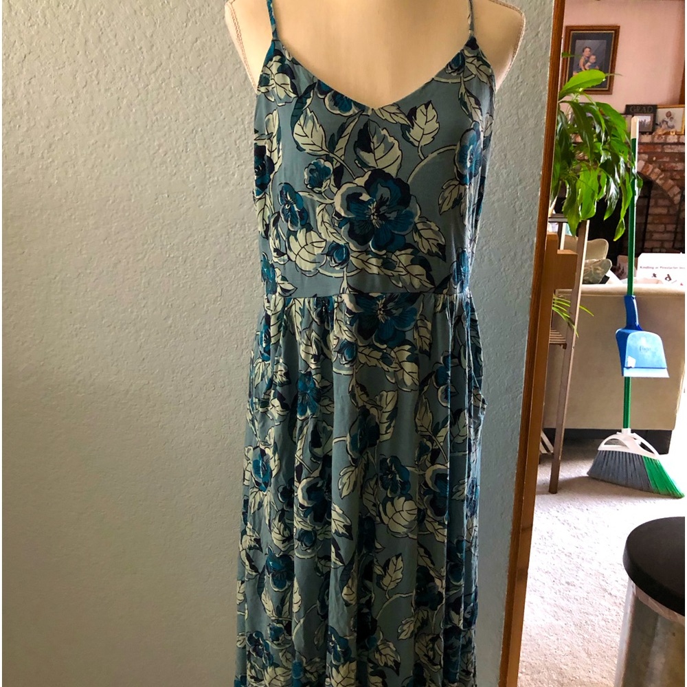 Beautiful blue floral Loft dress, size L.
